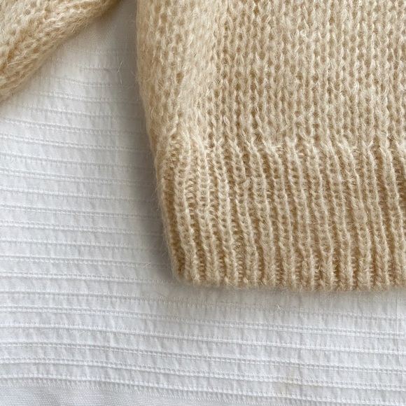 ARITZIA TNA MOHAIR BLEND BEIGE CREWNECK KNITTED CROPPED SWEATER - XS - Picture 7 of 8